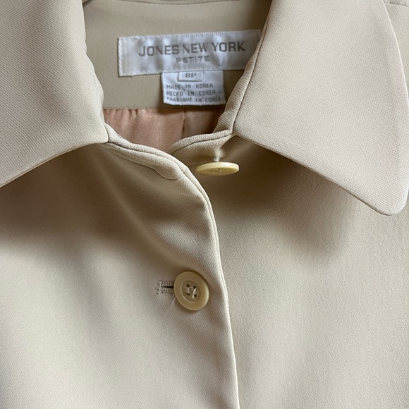 Jones New York women’s blazer light tan size 8P - Picture 7 of 7